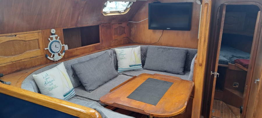 Colvin Countess 37